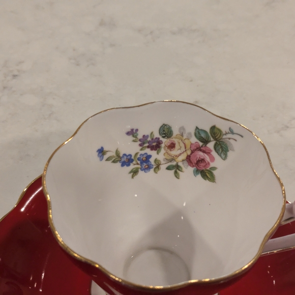 Royal Standard Elegant Red Floral Teacup and Saucer Set - Picture 2 of 3